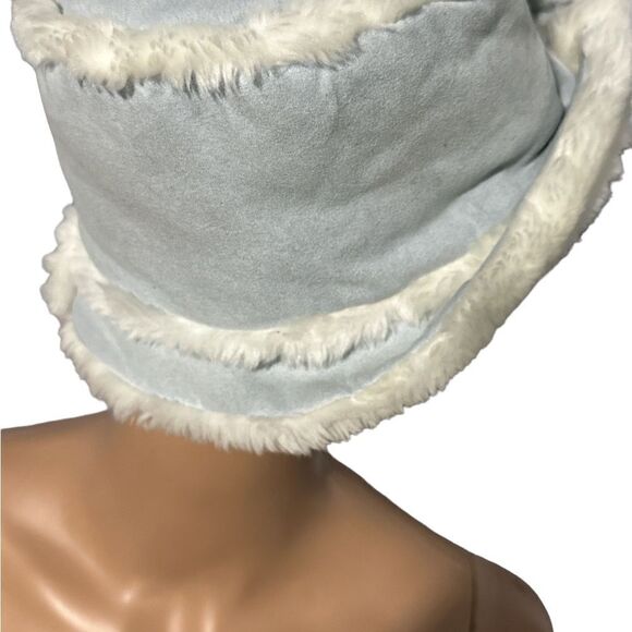 Cute women Astrid Sherpa Bucket Hat no tag measures 10inches
Good condition - Picture 4 of 5